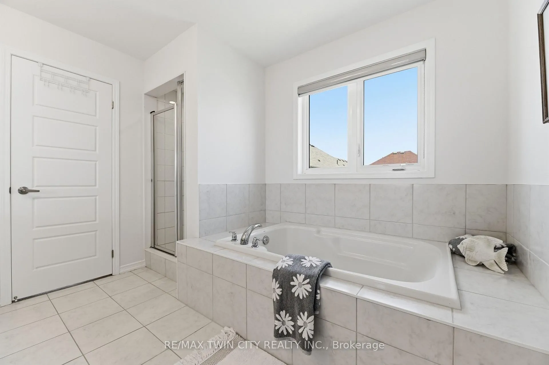 Photo 23 of 46 Munro Circle, Brantford — HOMEH