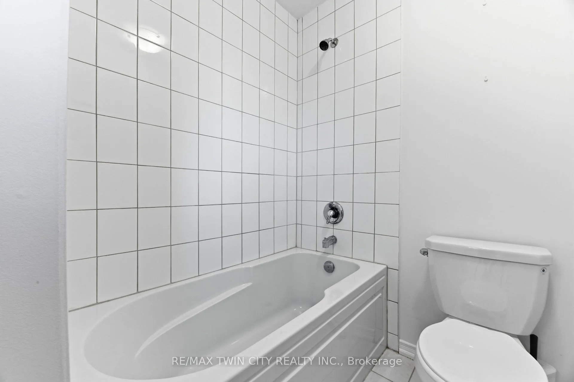 Photo 26 of 46 Munro Circle, Brantford — HOMEH
