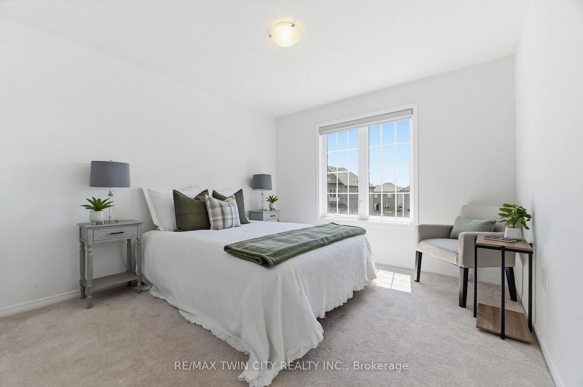 Photo 27 of 46 Munro Circle, Brantford — HOMEH