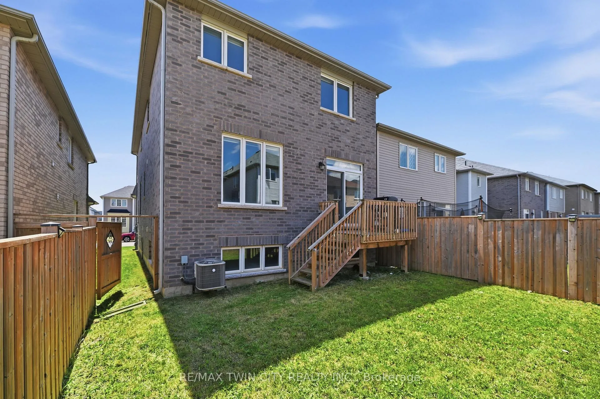 Photo 29 of 46 Munro Circle, Brantford — HOMEH