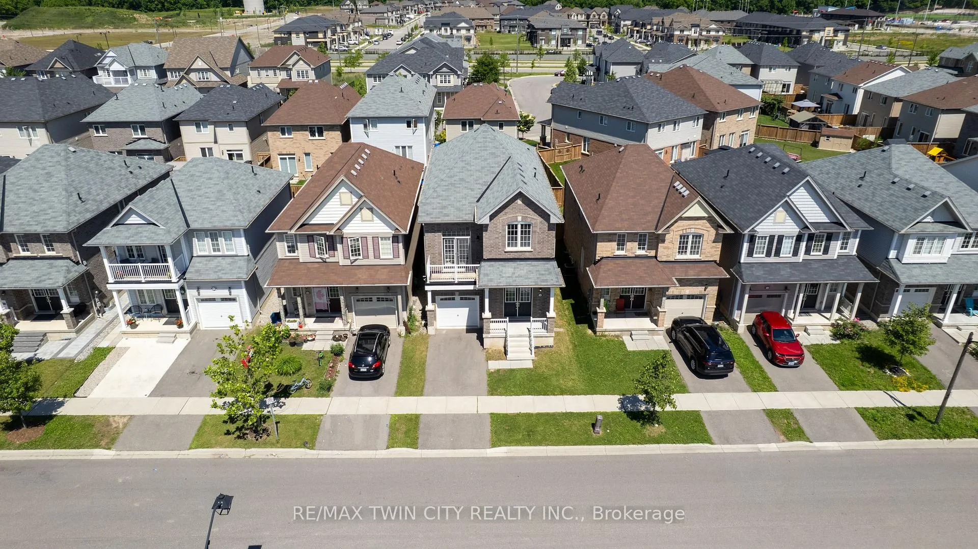 Photo 31 of 46 Munro Circle, Brantford — HOMEH