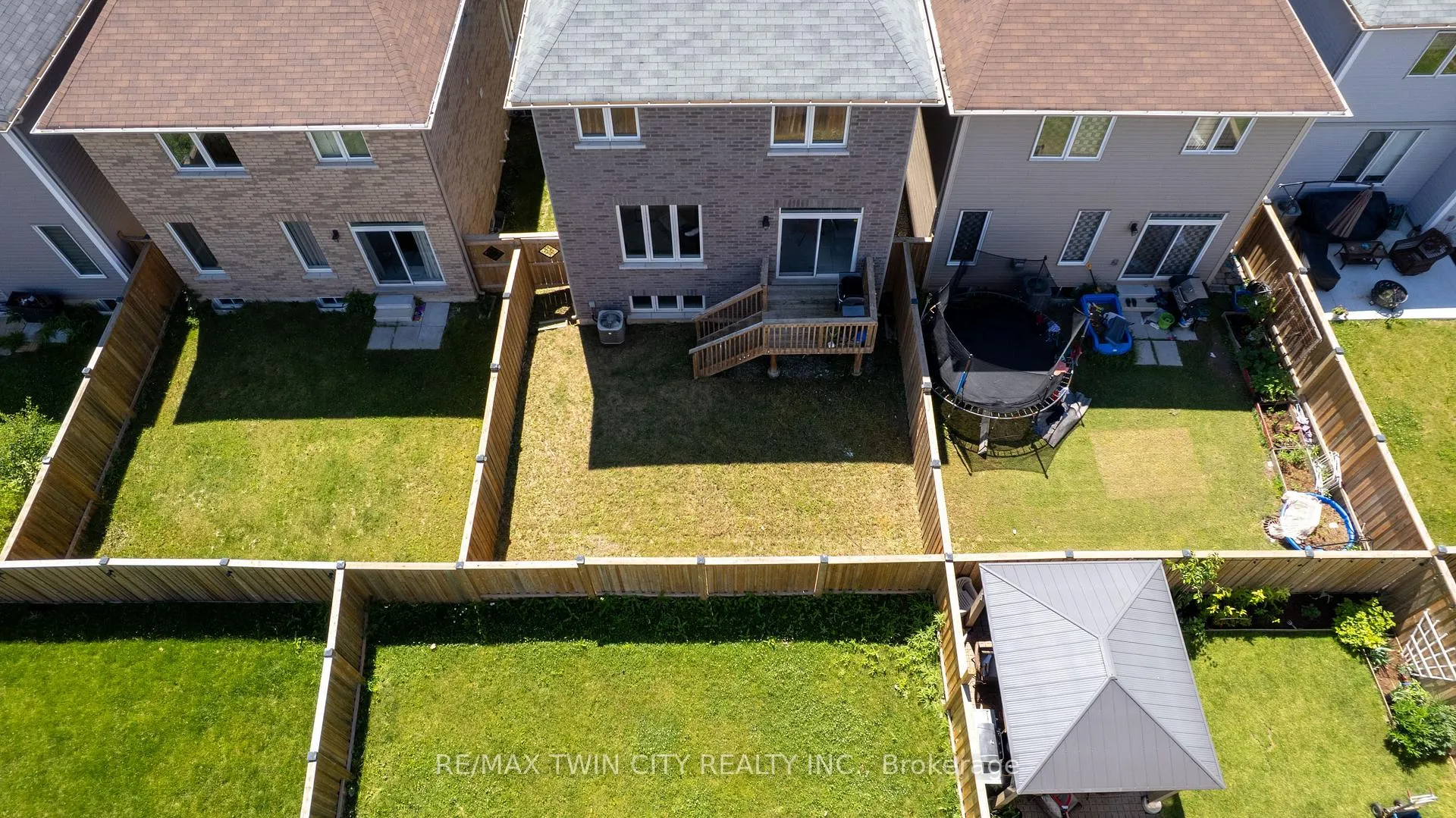 Photo 33 of 46 Munro Circle, Brantford — HOMEH