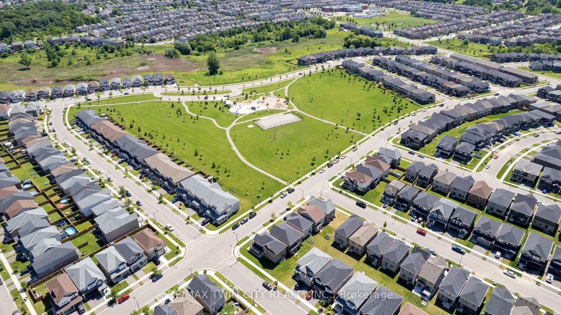 Photo 35 of 46 Munro Circle, Brantford — HOMEH