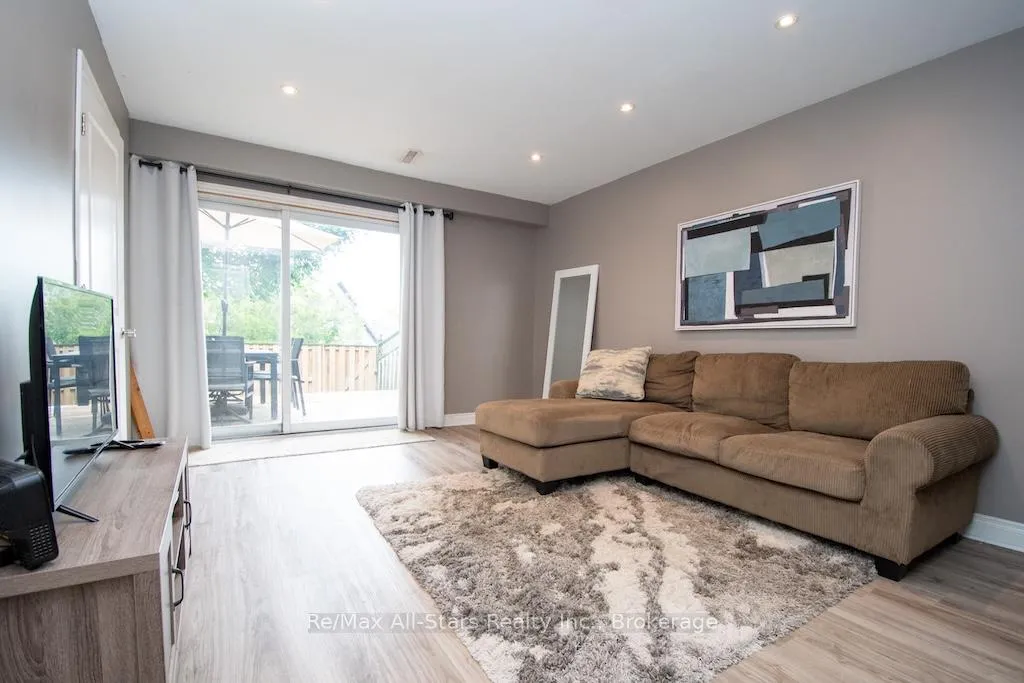 Photo 5 of Unit 16, 72 Martin Road, Clarington, Bowmanville — HOMEH
