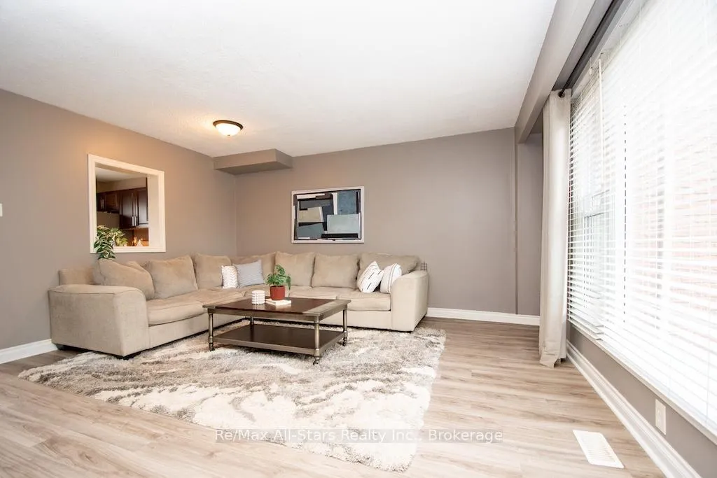 Photo 9 of Unit 16, 72 Martin Road, Clarington, Bowmanville — HOMEH