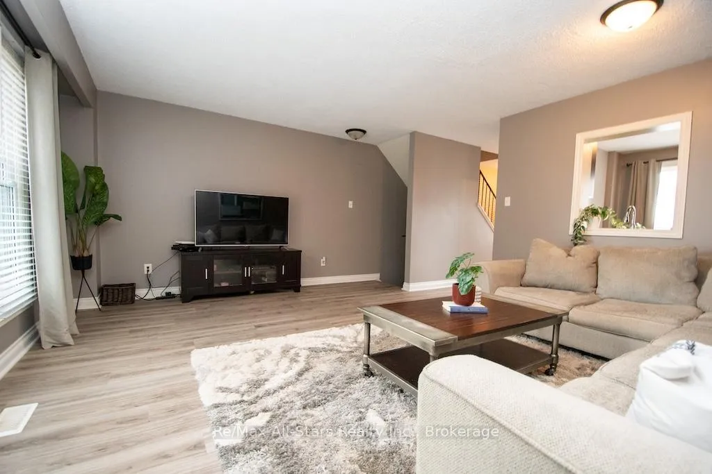 Photo 11 of Unit 16, 72 Martin Road, Clarington, Bowmanville — HOMEH
