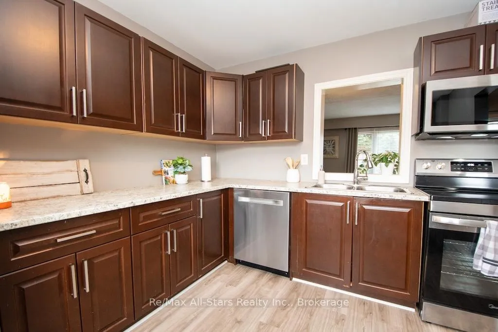 Photo 14 of Unit 16, 72 Martin Road, Clarington, Bowmanville — HOMEH