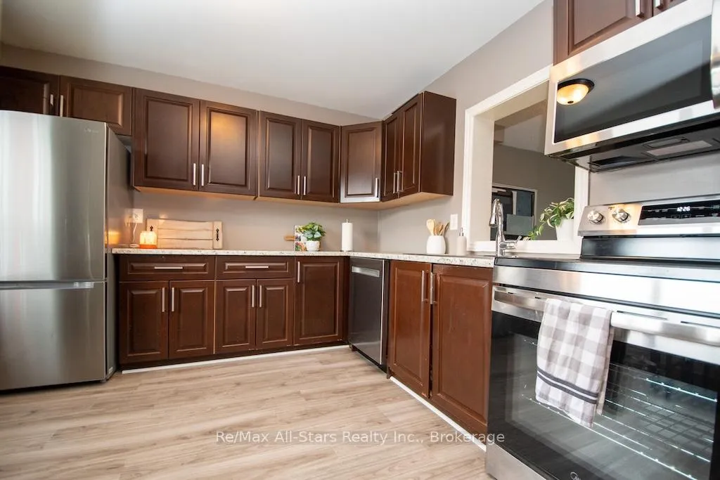 Photo 16 of Unit 16, 72 Martin Road, Clarington, Bowmanville — HOMEH