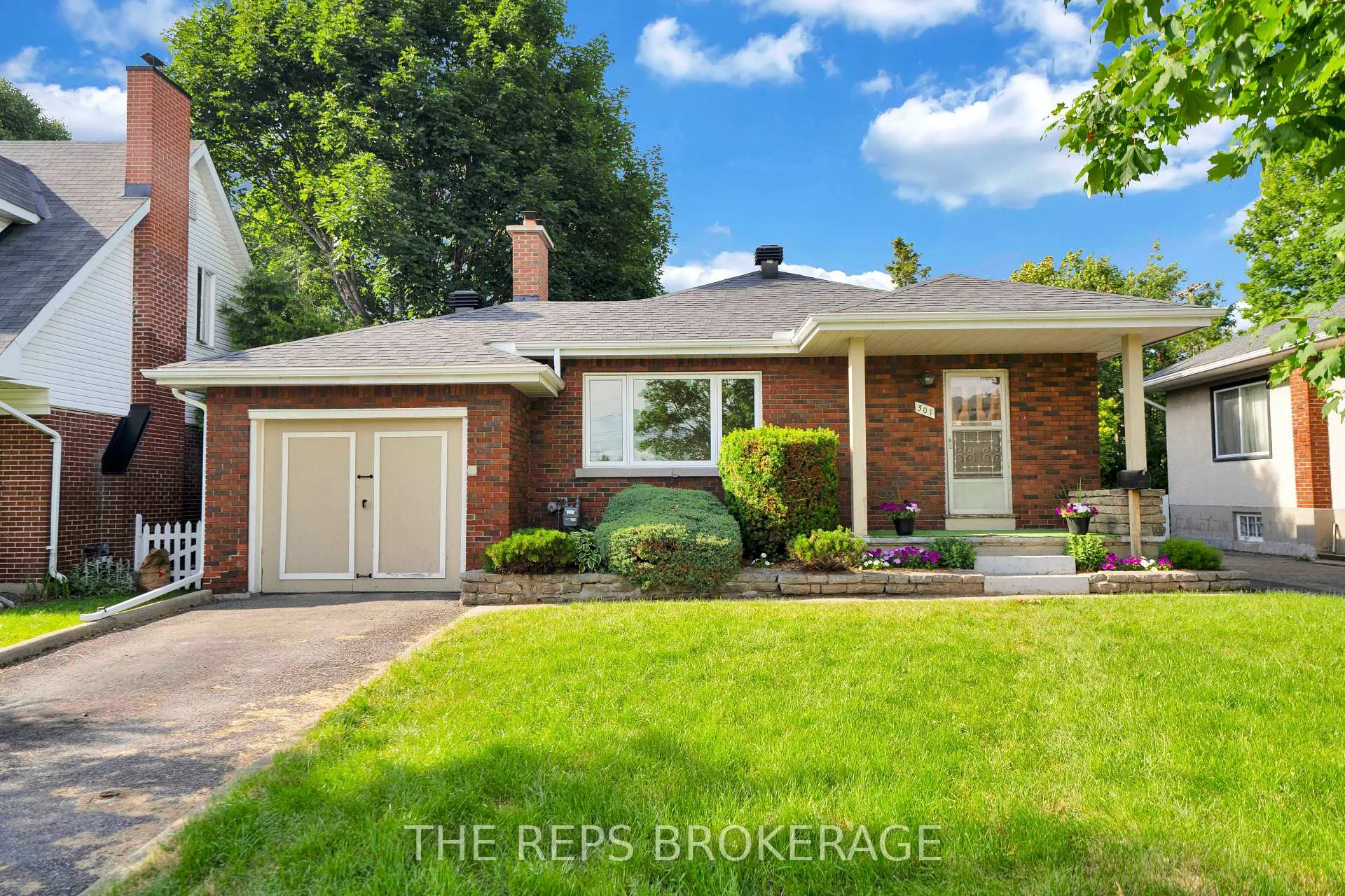 Photo 1 of 301 Knox Crescent, Ottawa, Riverview Park — HOMEH