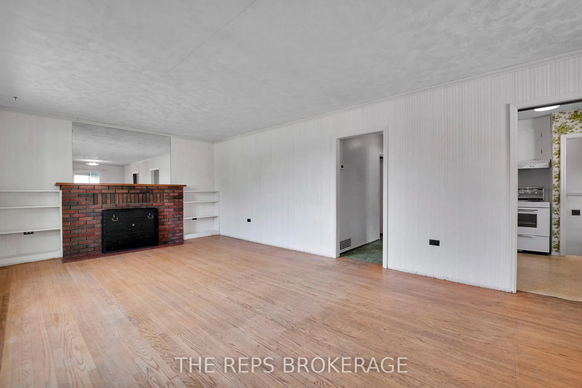 Photo 11 of 301 Knox Crescent, Ottawa, Riverview Park — HOMEH