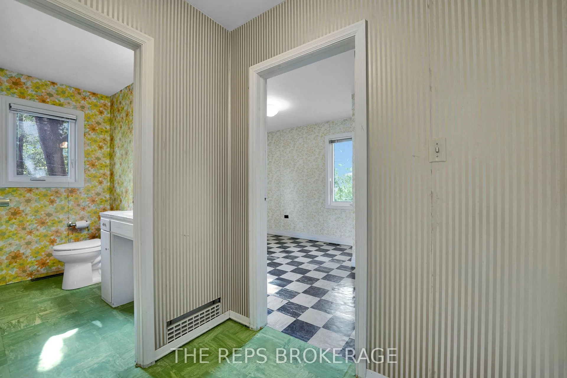 Photo 19 of 301 Knox Crescent, Ottawa, Riverview Park — HOMEH