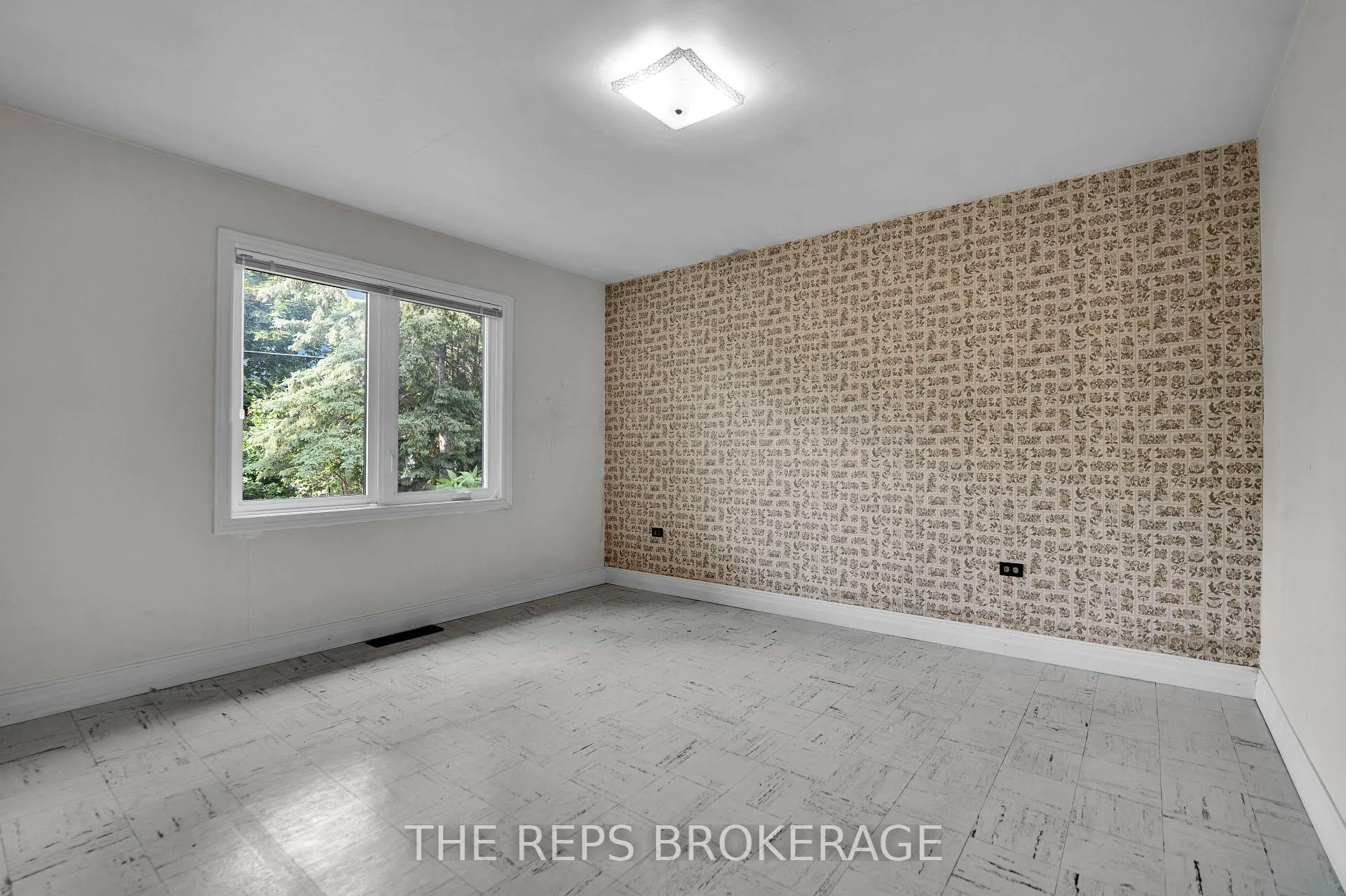 Photo 20 of 301 Knox Crescent, Ottawa, Riverview Park — HOMEH