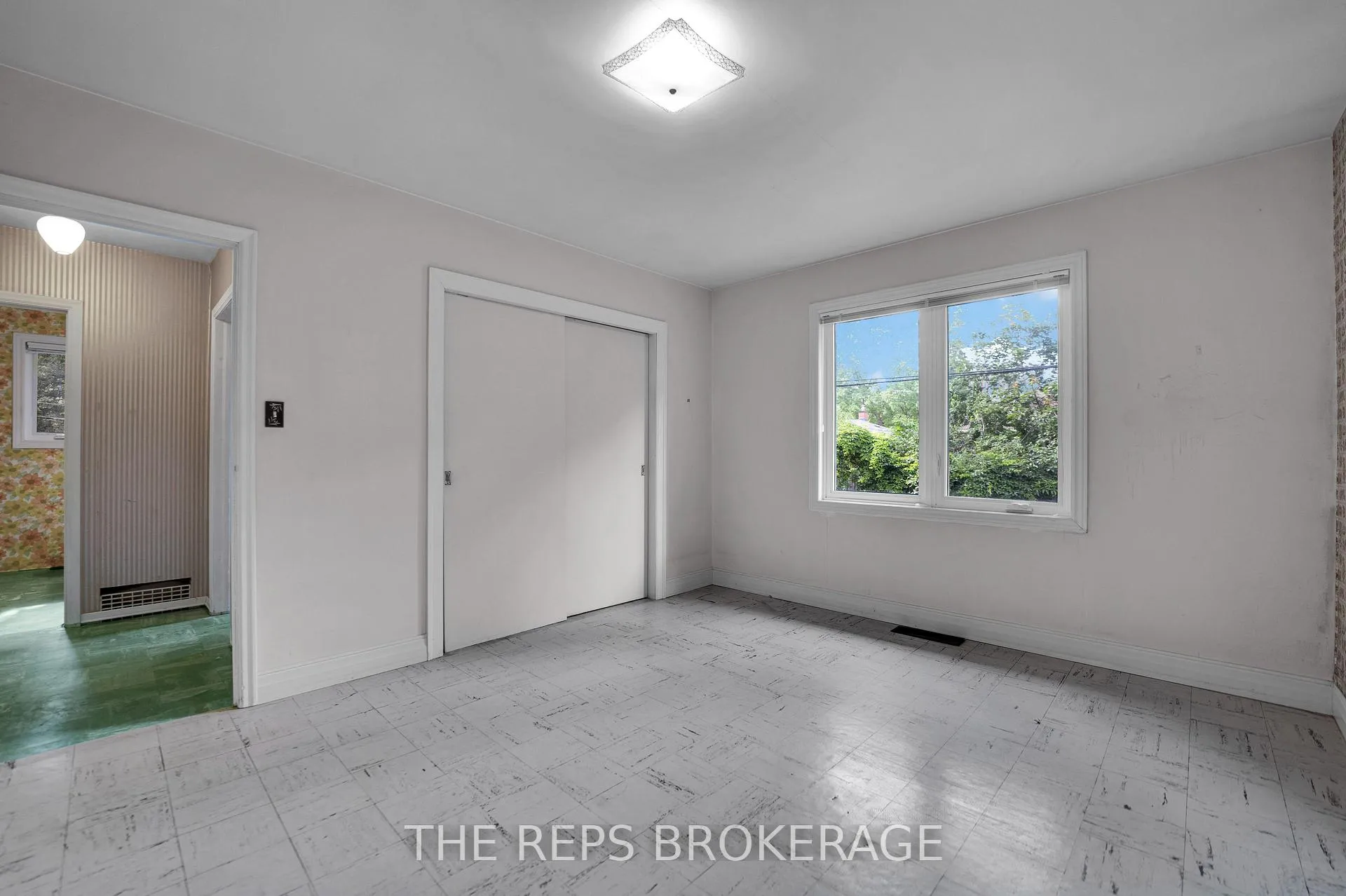 Photo 21 of 301 Knox Crescent, Ottawa, Riverview Park — HOMEH