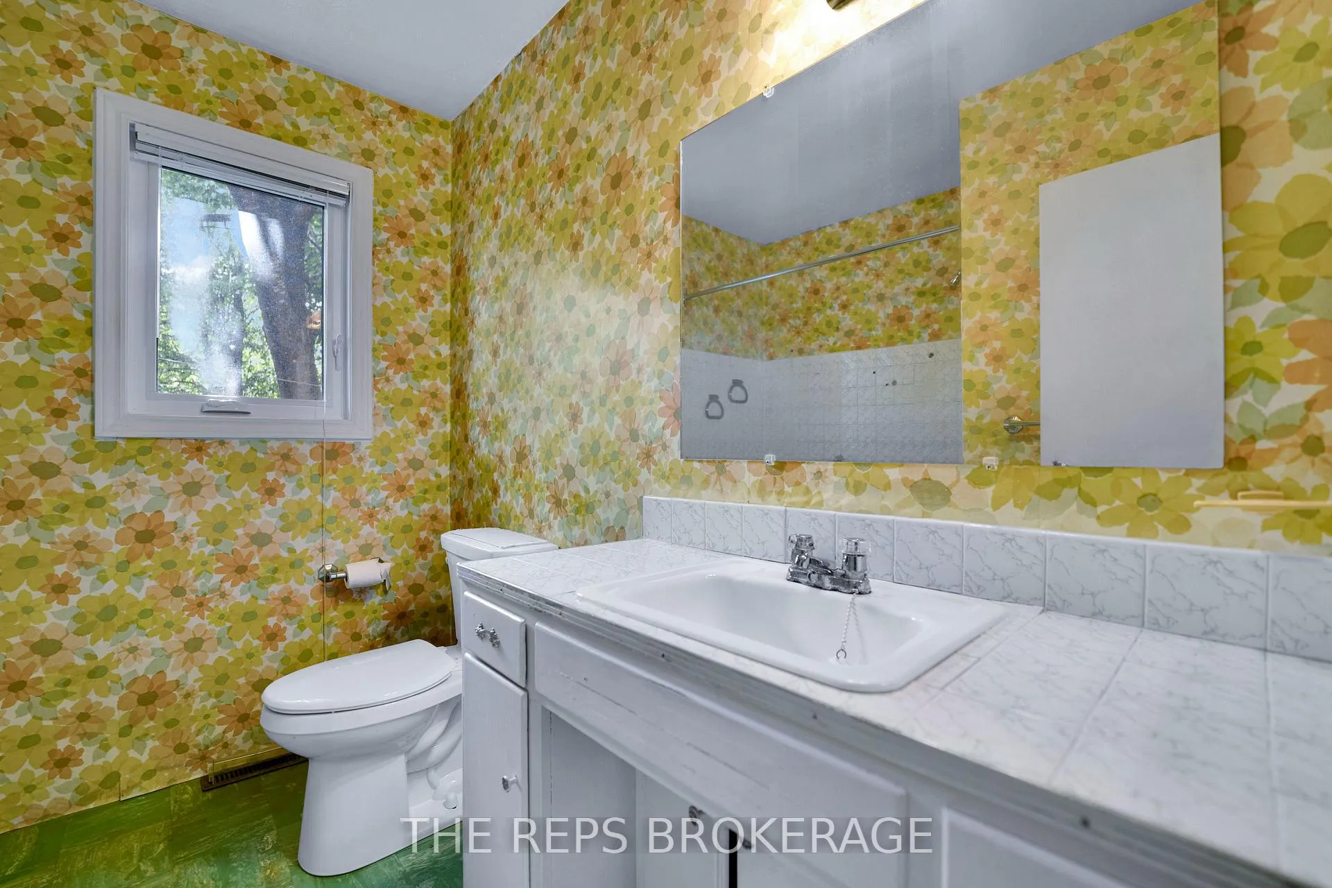 Photo 25 of 301 Knox Crescent, Ottawa, Riverview Park — HOMEH