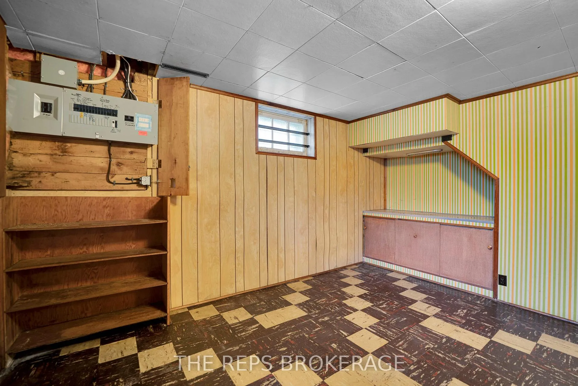 Photo 29 of 301 Knox Crescent, Ottawa, Riverview Park — HOMEH