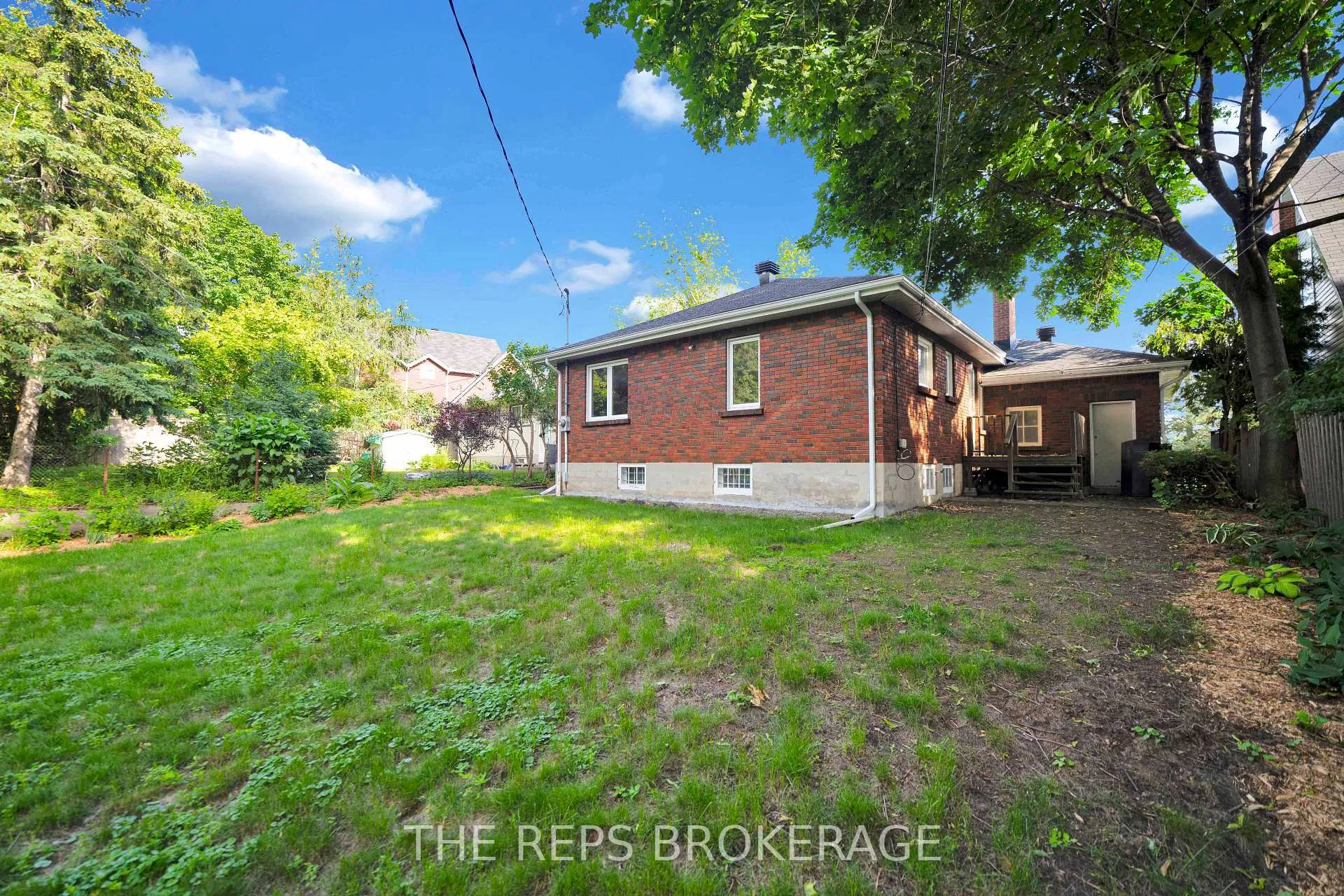 Photo 34 of 301 Knox Crescent, Ottawa, Riverview Park — HOMEH
