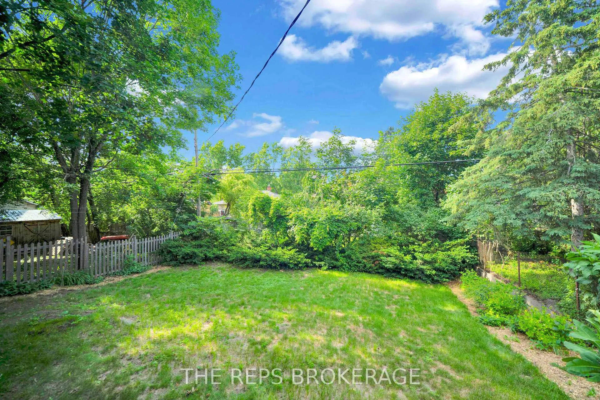 Photo 35 of 301 Knox Crescent, Ottawa, Riverview Park — HOMEH