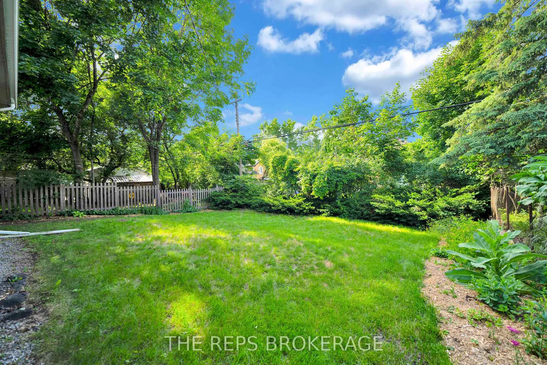 Photo 36 of 301 Knox Crescent, Ottawa, Riverview Park — HOMEH