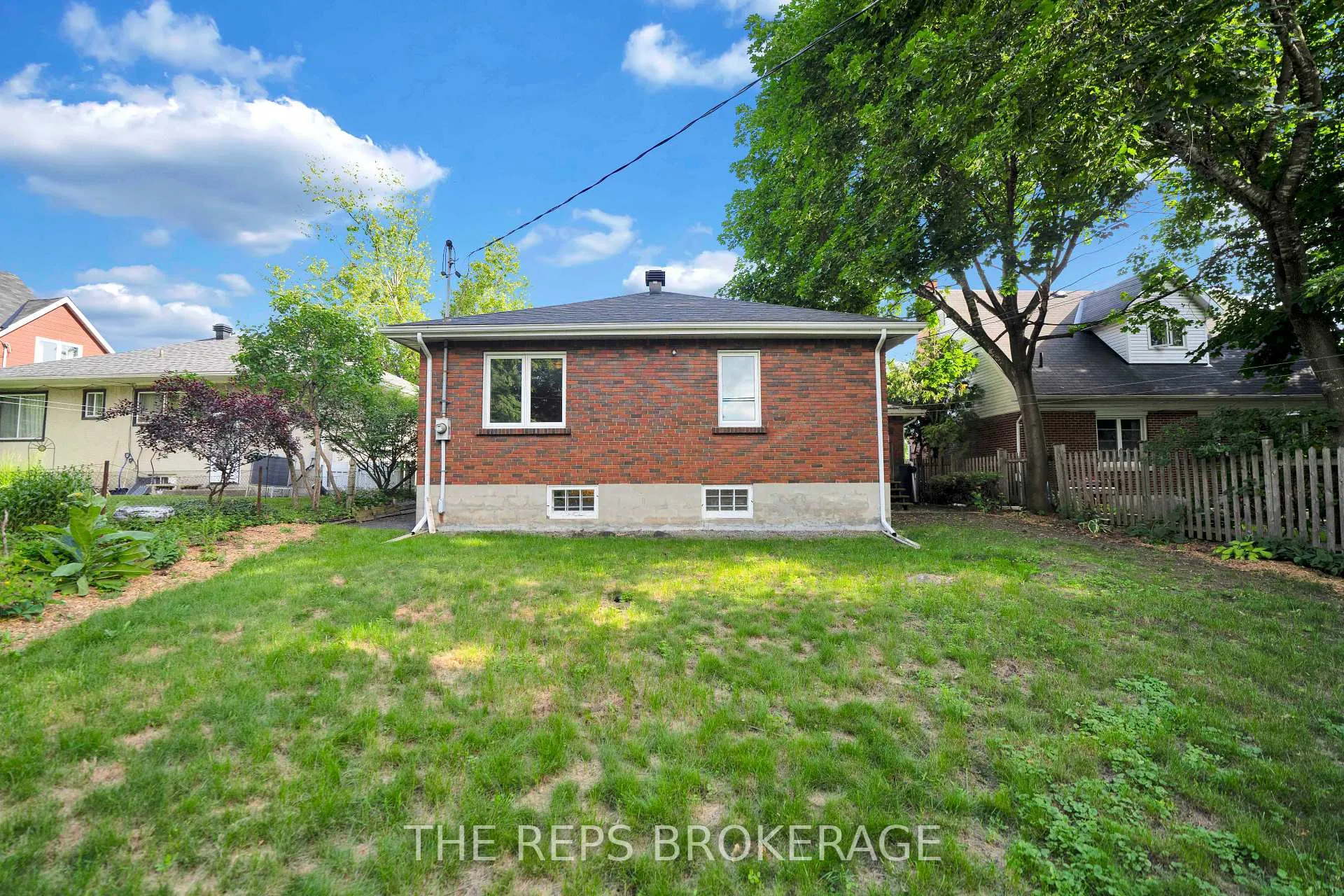 Photo 37 of 301 Knox Crescent, Ottawa, Riverview Park — HOMEH