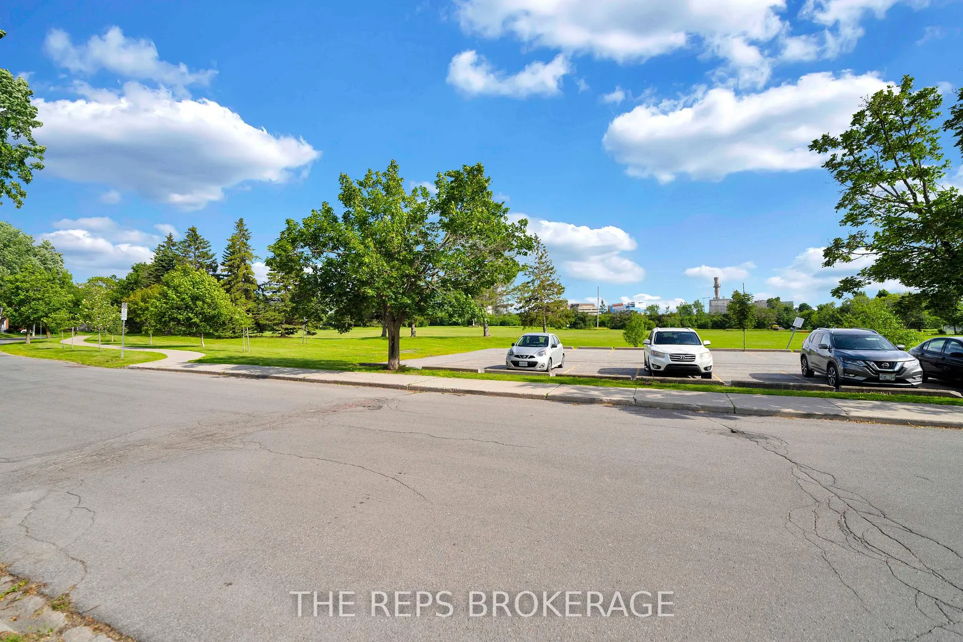Photo 38 of 301 Knox Crescent, Ottawa, Riverview Park — HOMEH