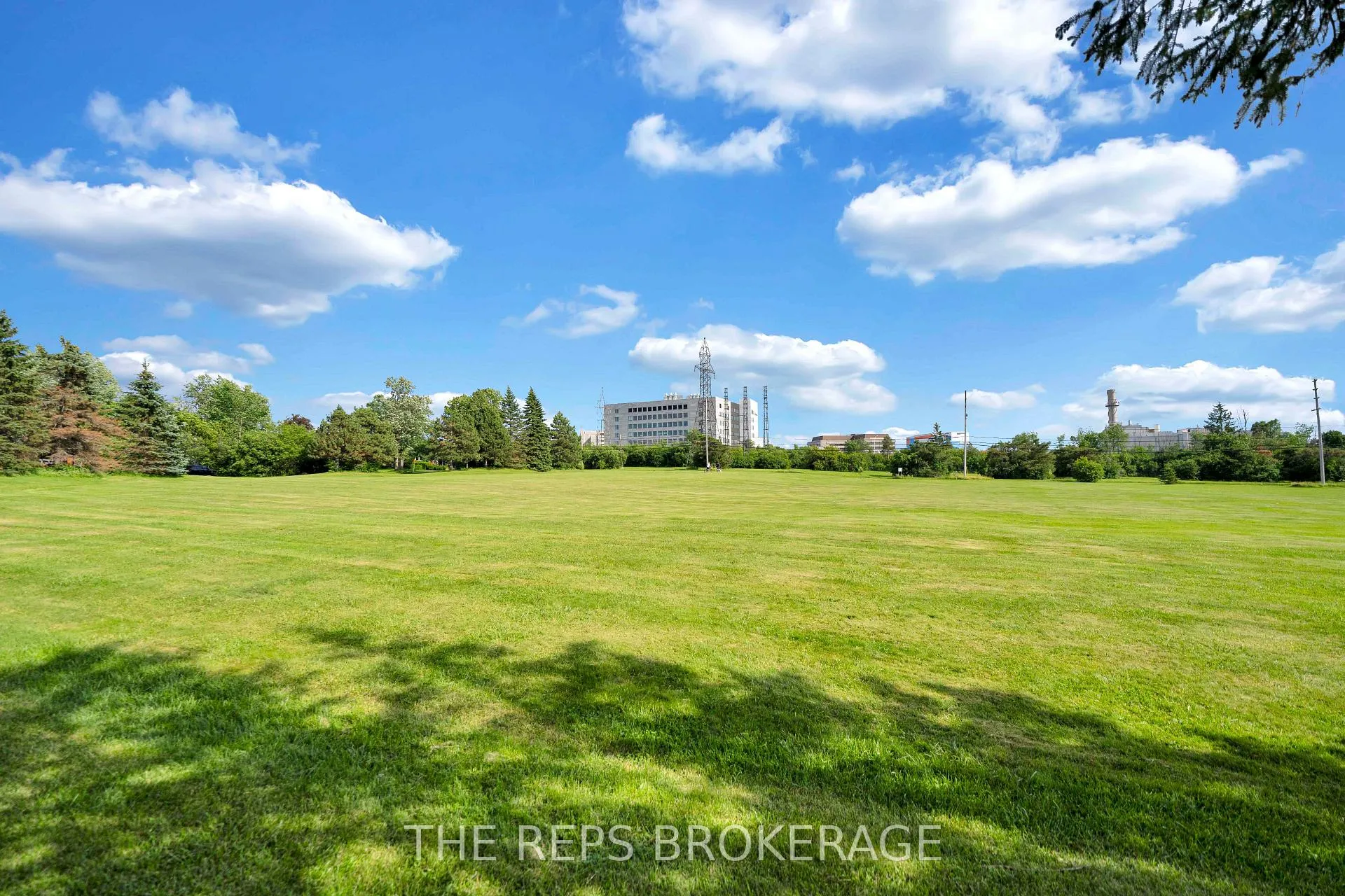 Photo 39 of 301 Knox Crescent, Ottawa, Riverview Park — HOMEH