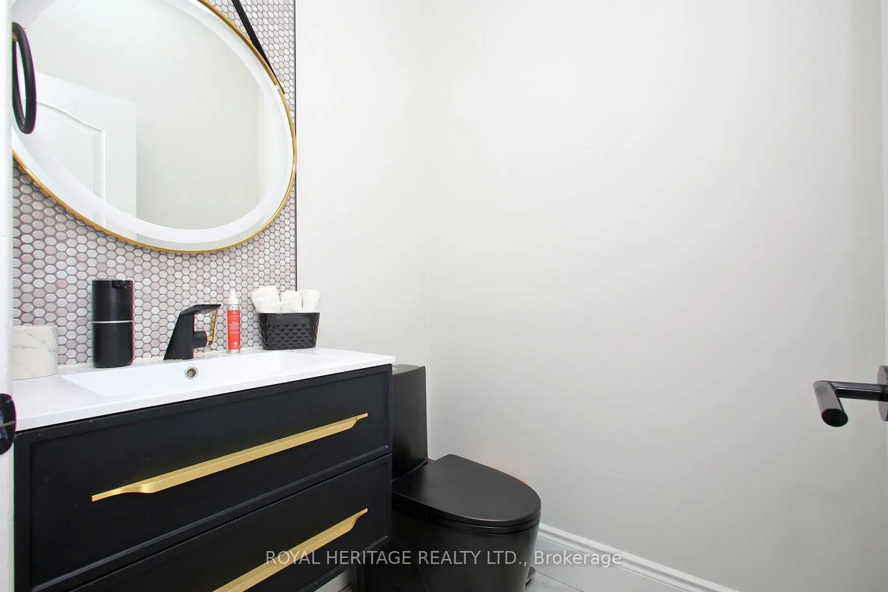 Photo 32 of 71 Lund Street, Richmond Hill, North Richvale — HOMEH