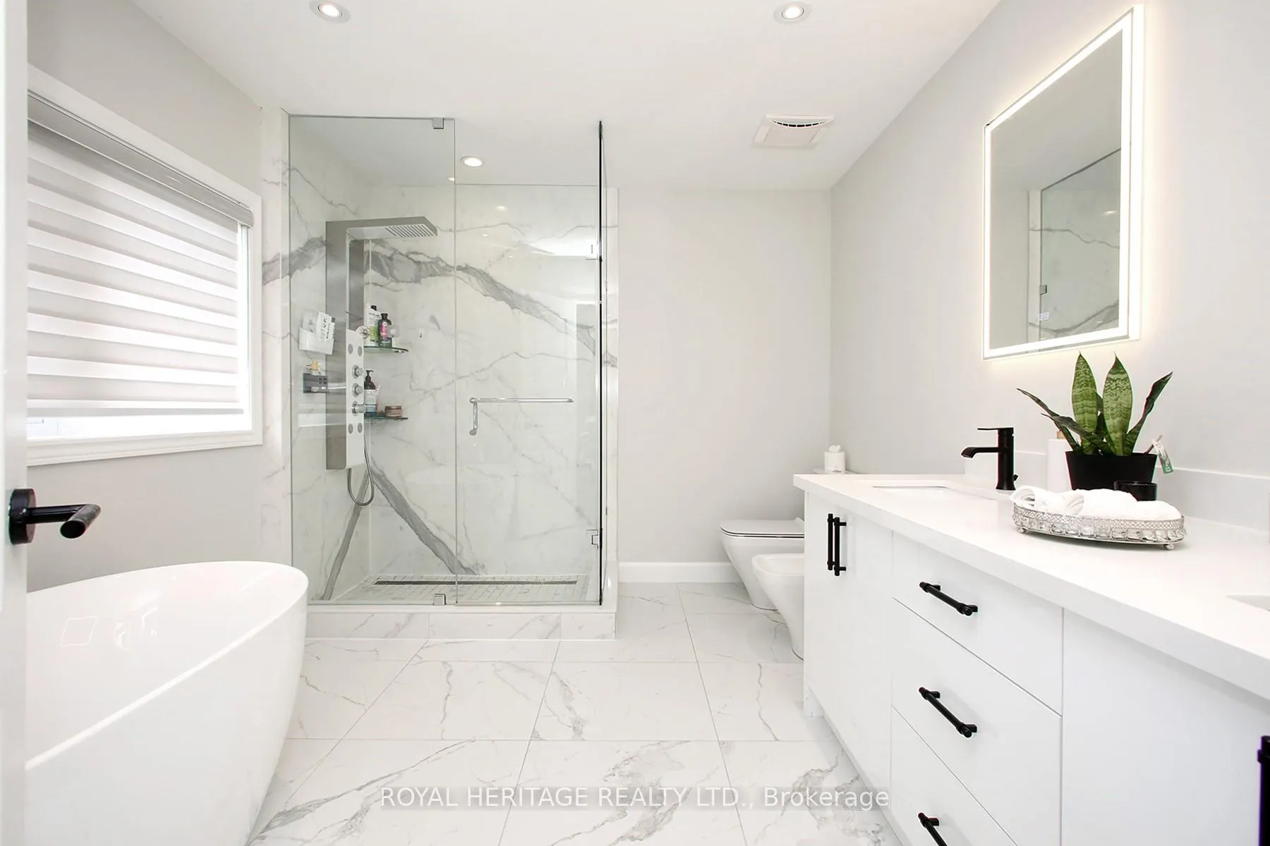 Photo 37 of 71 Lund Street, Richmond Hill, North Richvale — HOMEH