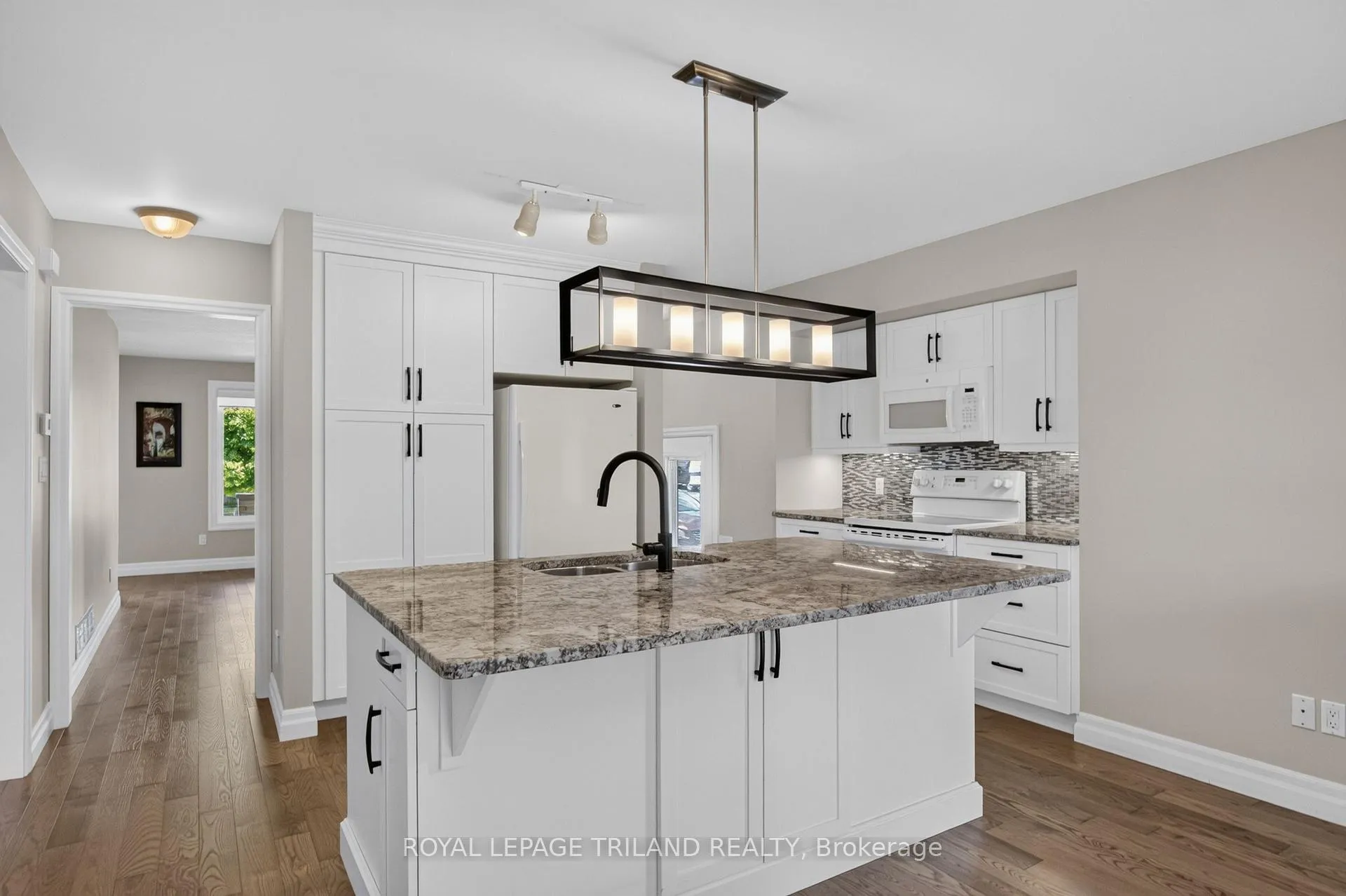 Photo 3 of 532 Highview Drive, St. Thomas — HOMEH