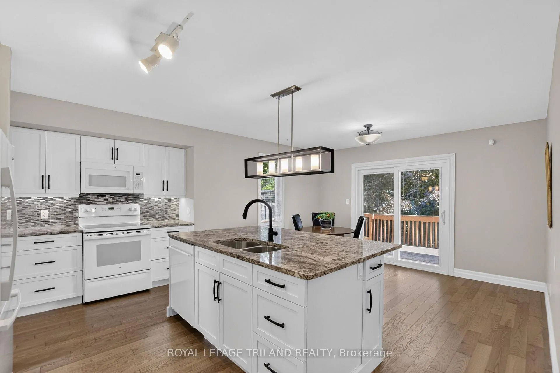 Photo 11 of 532 Highview Drive, St. Thomas — HOMEH