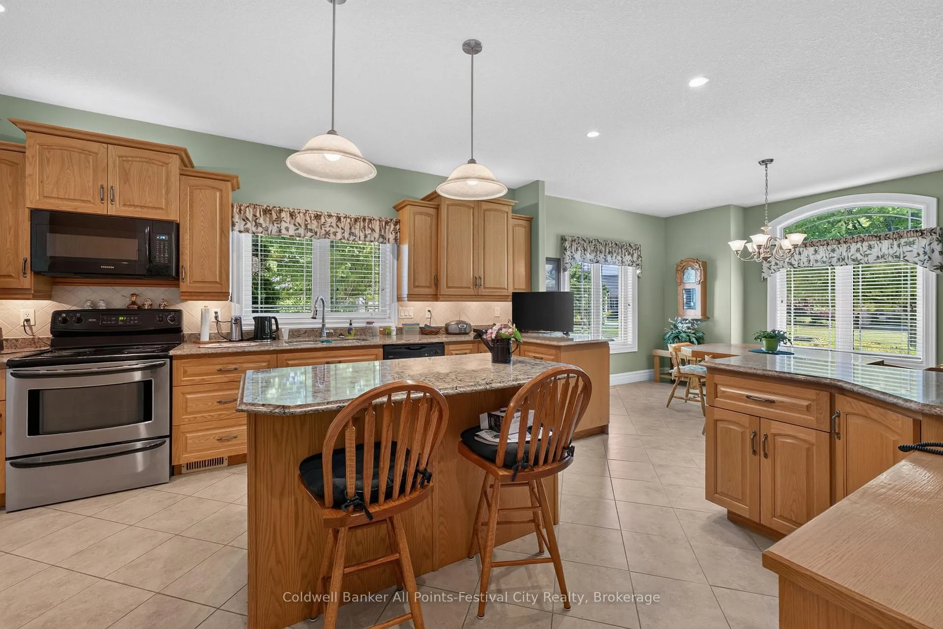 Photo 10 of 136 Bethune Crescent, Goderich, Goderich (Town) — HOMEH