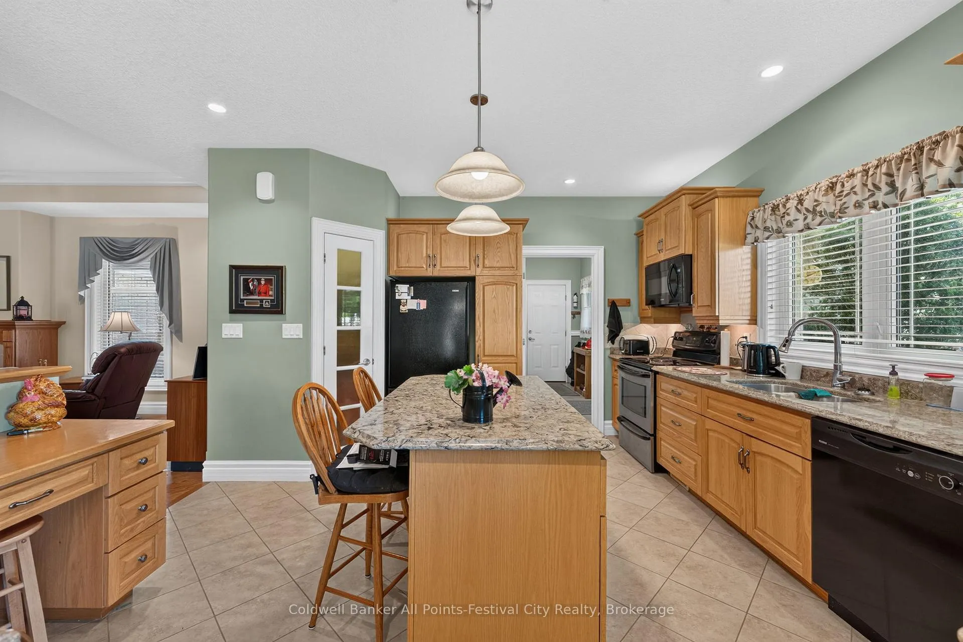 Photo 11 of 136 Bethune Crescent, Goderich, Goderich (Town) — HOMEH