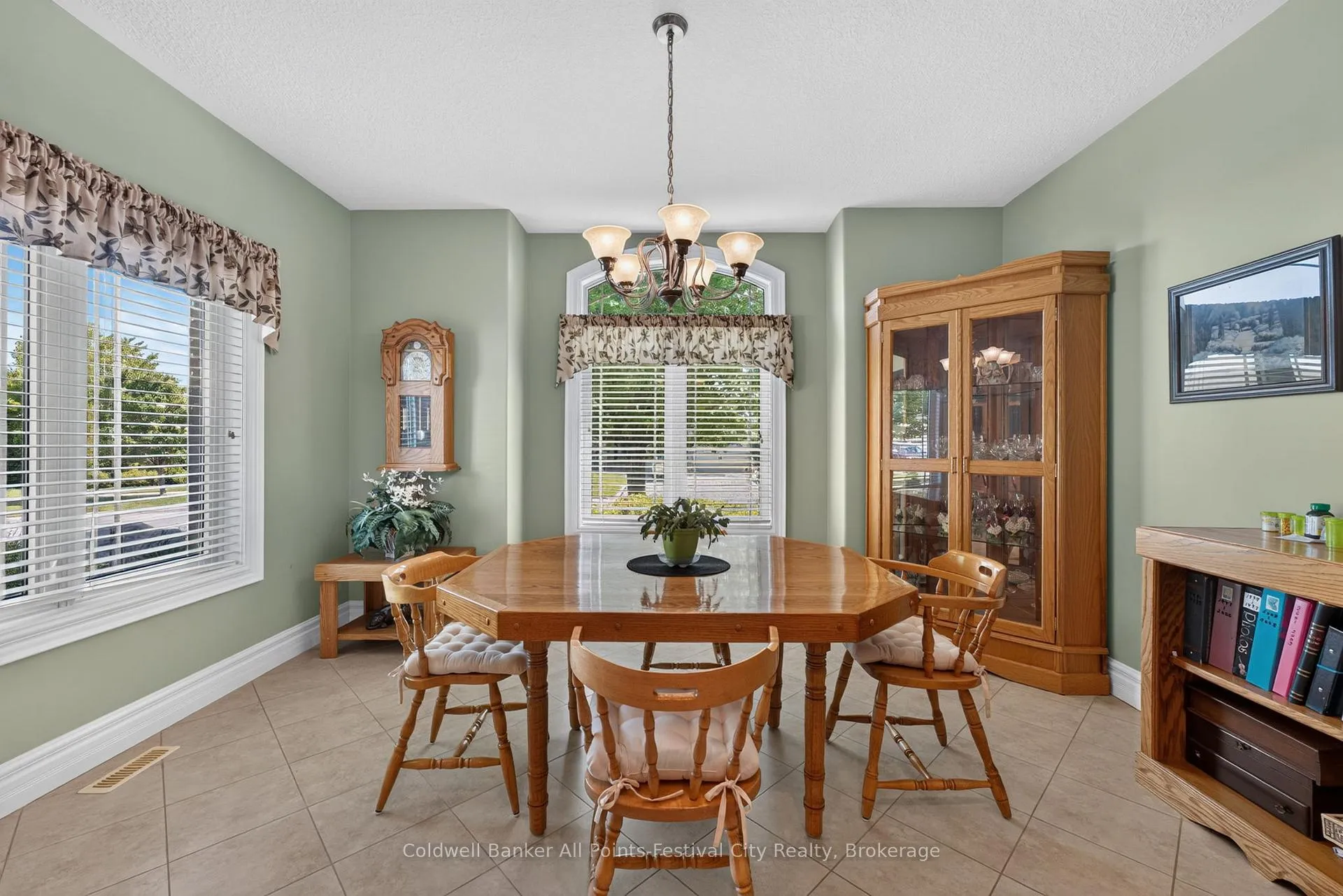 Photo 13 of 136 Bethune Crescent, Goderich, Goderich (Town) — HOMEH