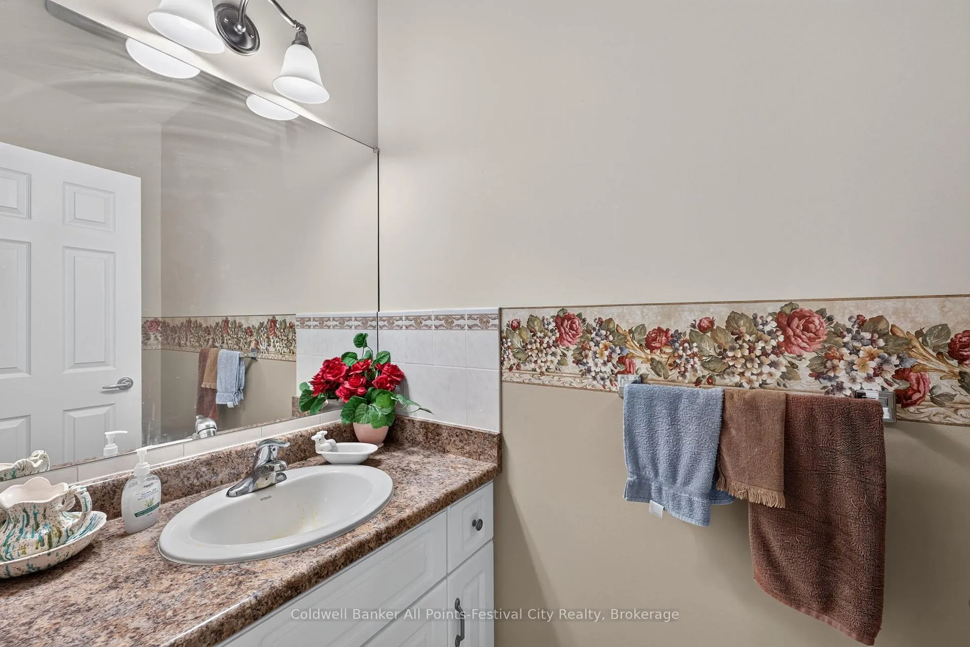 Photo 23 of 136 Bethune Crescent, Goderich, Goderich (Town) — HOMEH