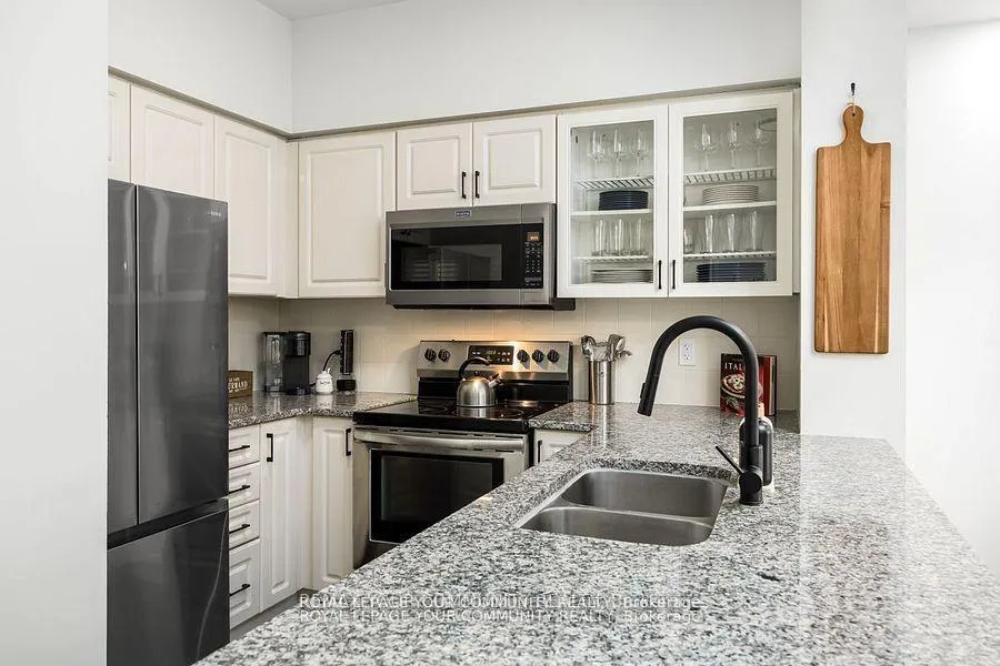 Photo 6 of Unit 307, 9225 Jane Street N, Vaughan, Maple — HOMEH