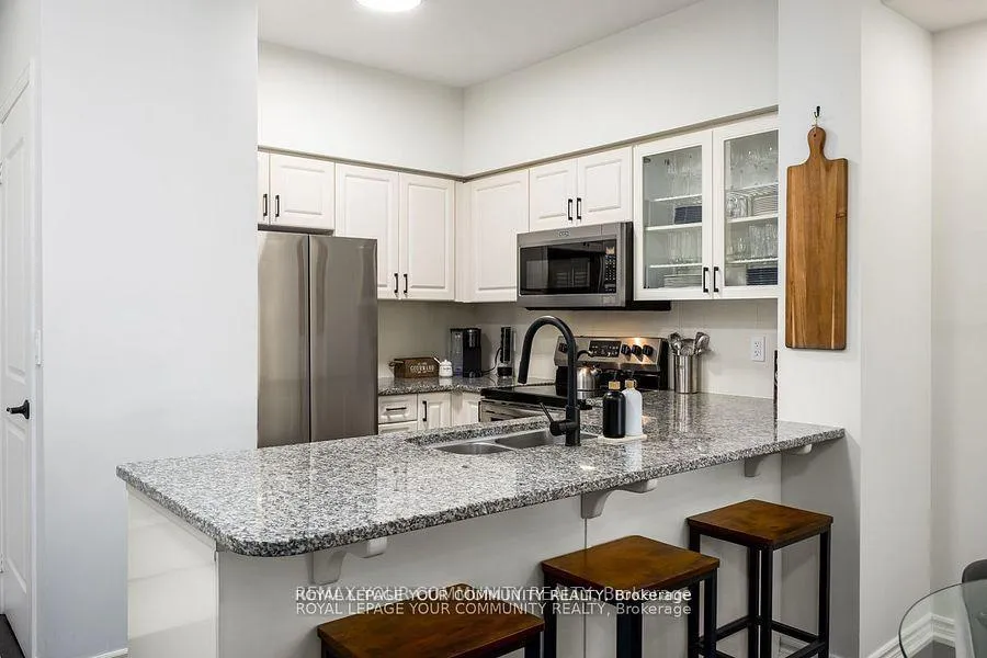 Photo 7 of Unit 307, 9225 Jane Street N, Vaughan, Maple — HOMEH