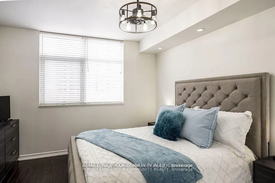 Photo 12 of Unit 307, 9225 Jane Street N, Vaughan, Maple — HOMEH