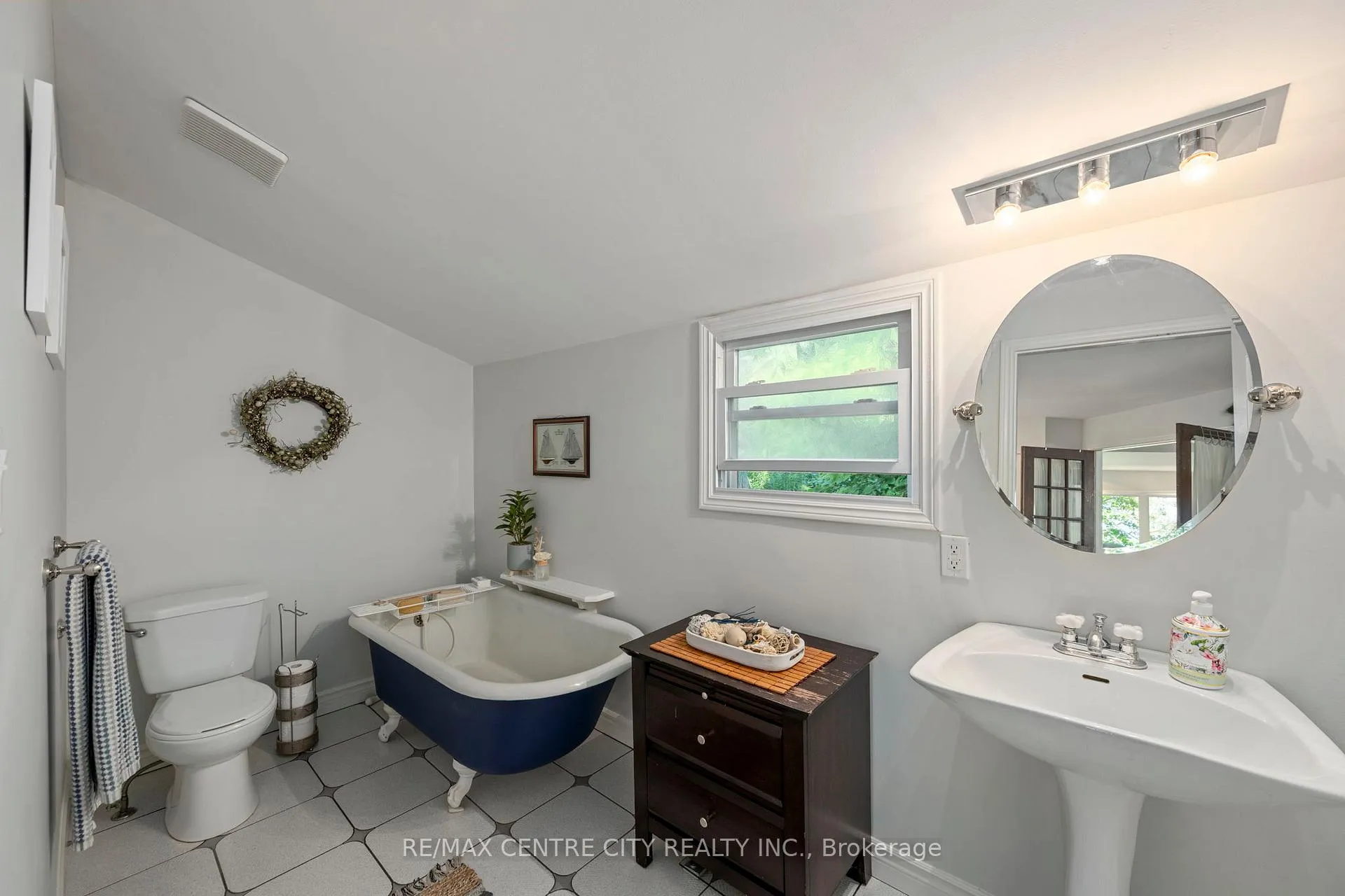 Photo 20 of 547 Edith Cavell Boulevard, Central Elgin, Port Stanley — HOMEH