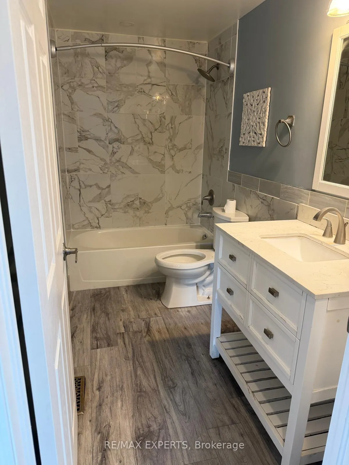 Photo 4 of Unit Upper, 4 Ambler Byway, Barrie, Georgian Drive — HOMEH