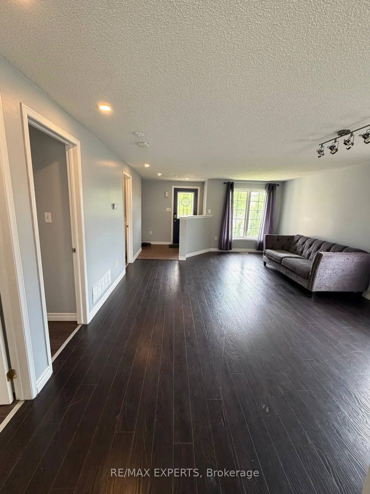 Photo 7 of Unit Upper, 4 Ambler Byway, Barrie, Georgian Drive — HOMEH