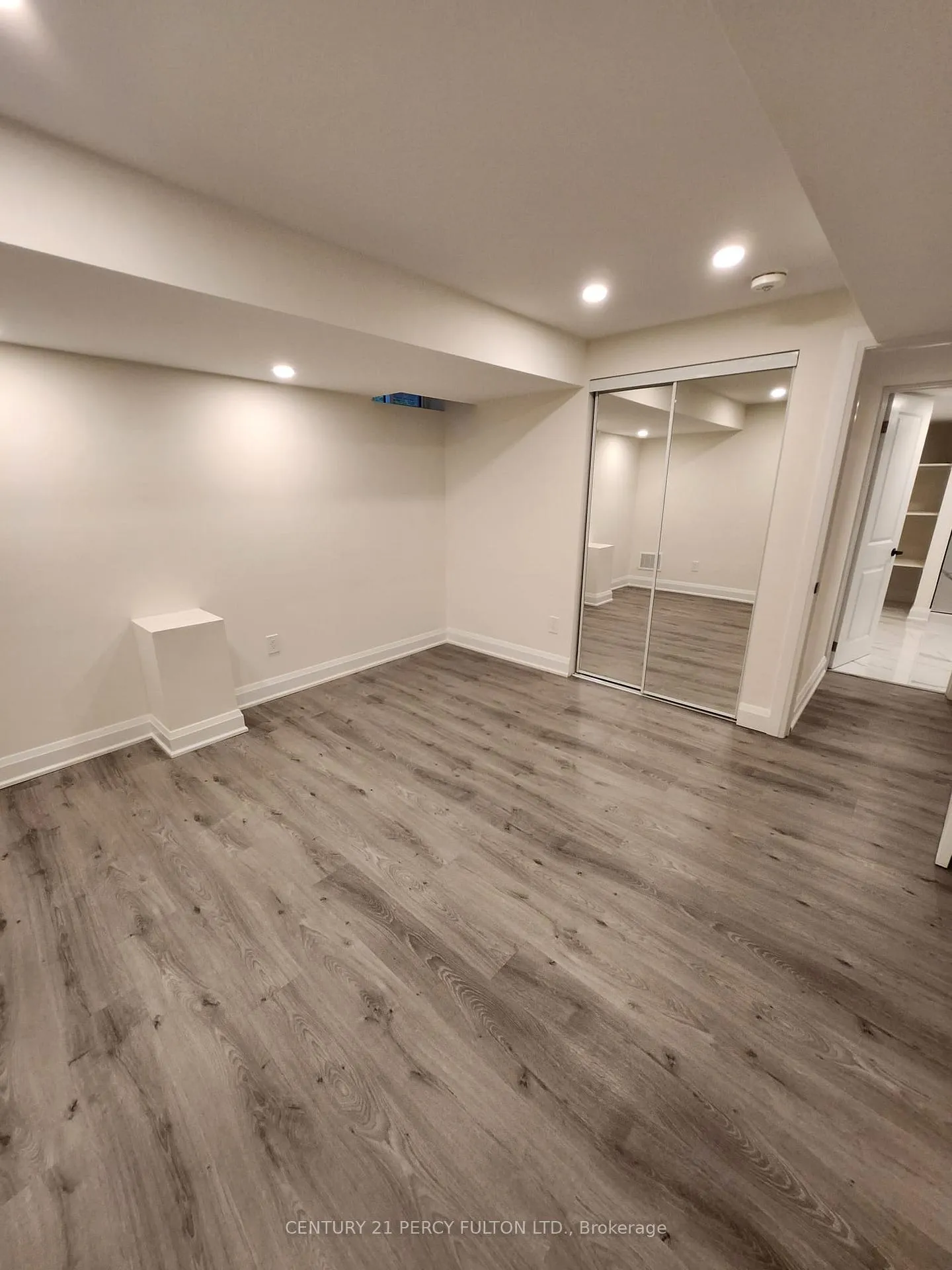 Photo 2 of Unit Bsmt, 212 River Ridge Boulevard, Aurora, Bayview Northeast — HOMEH