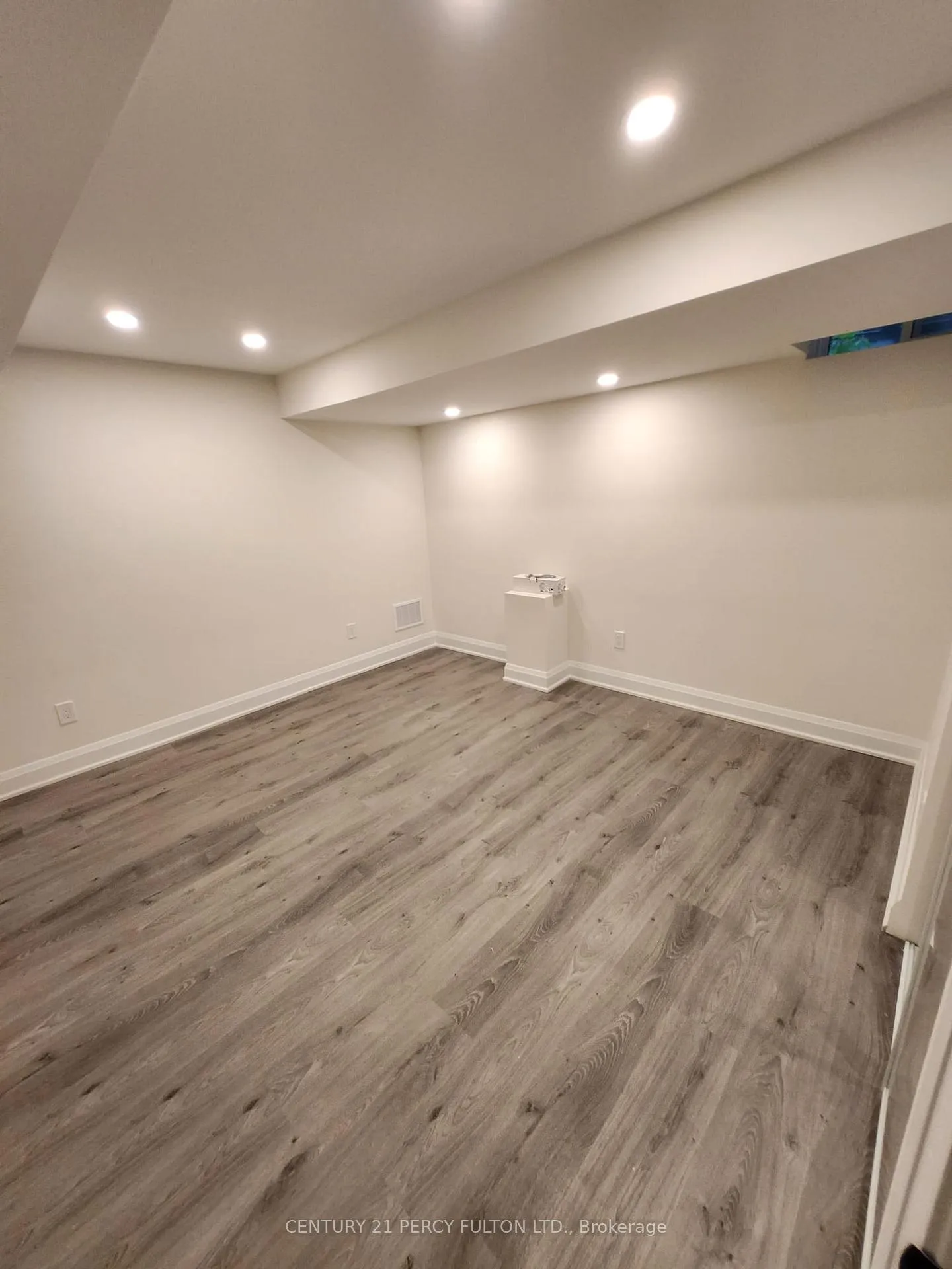 Photo 5 of Unit Bsmt, 212 River Ridge Boulevard, Aurora, Bayview Northeast — HOMEH