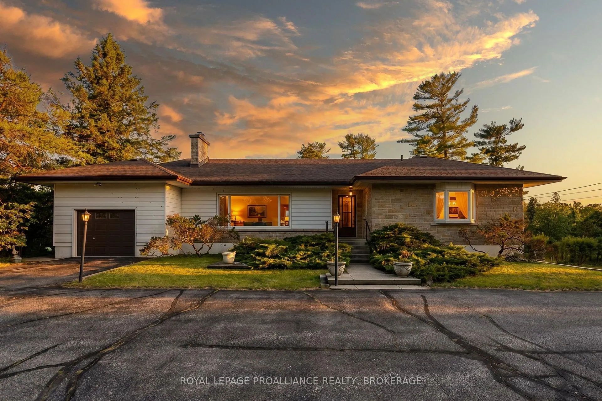 Photo 2 of 4756 Bath Road, Loyalist, Lennox and Addington - South — HOMEH