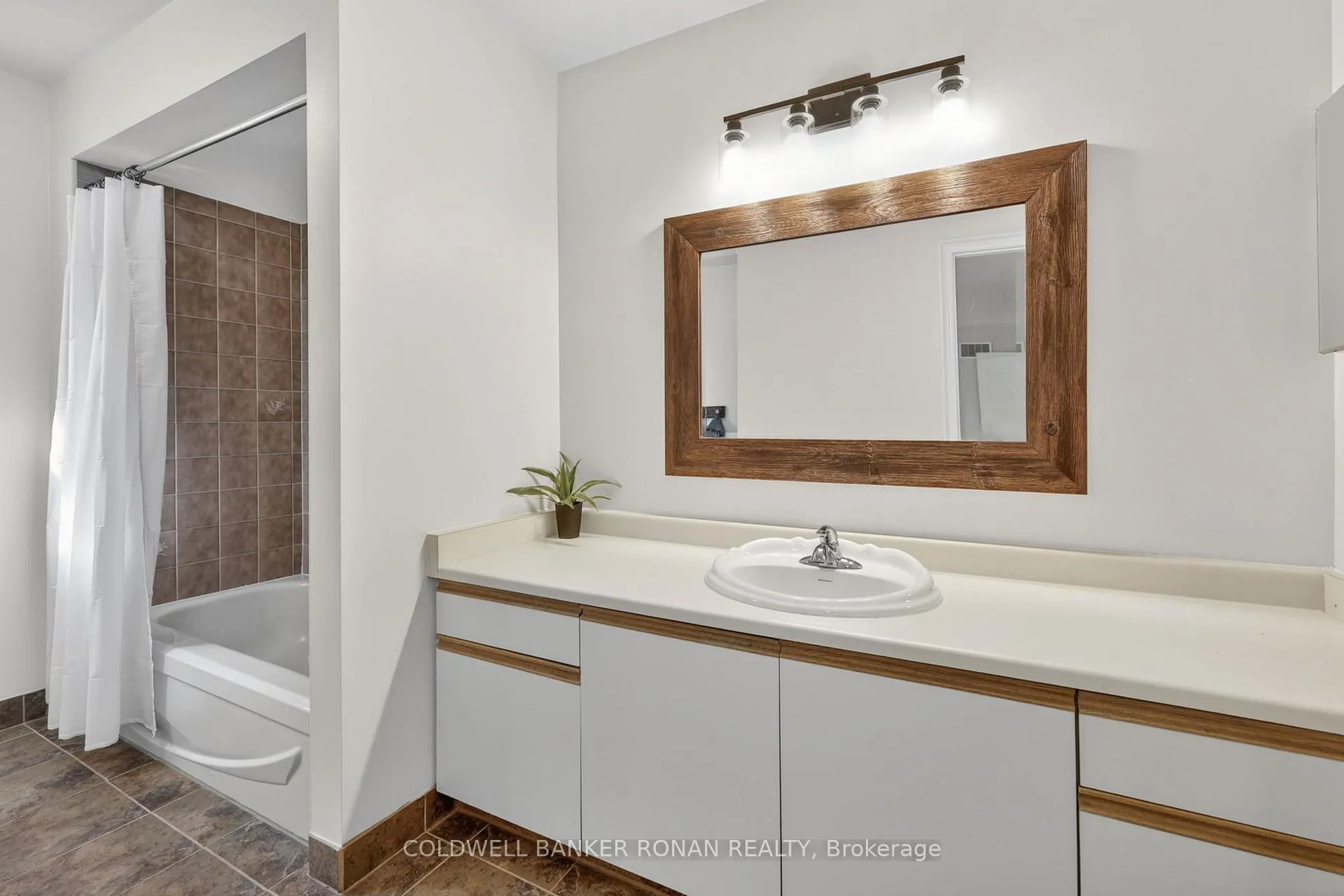 Photo 23 of 41 Wolfe Avenue, New Tecumseth, Tottenham — HOMEH