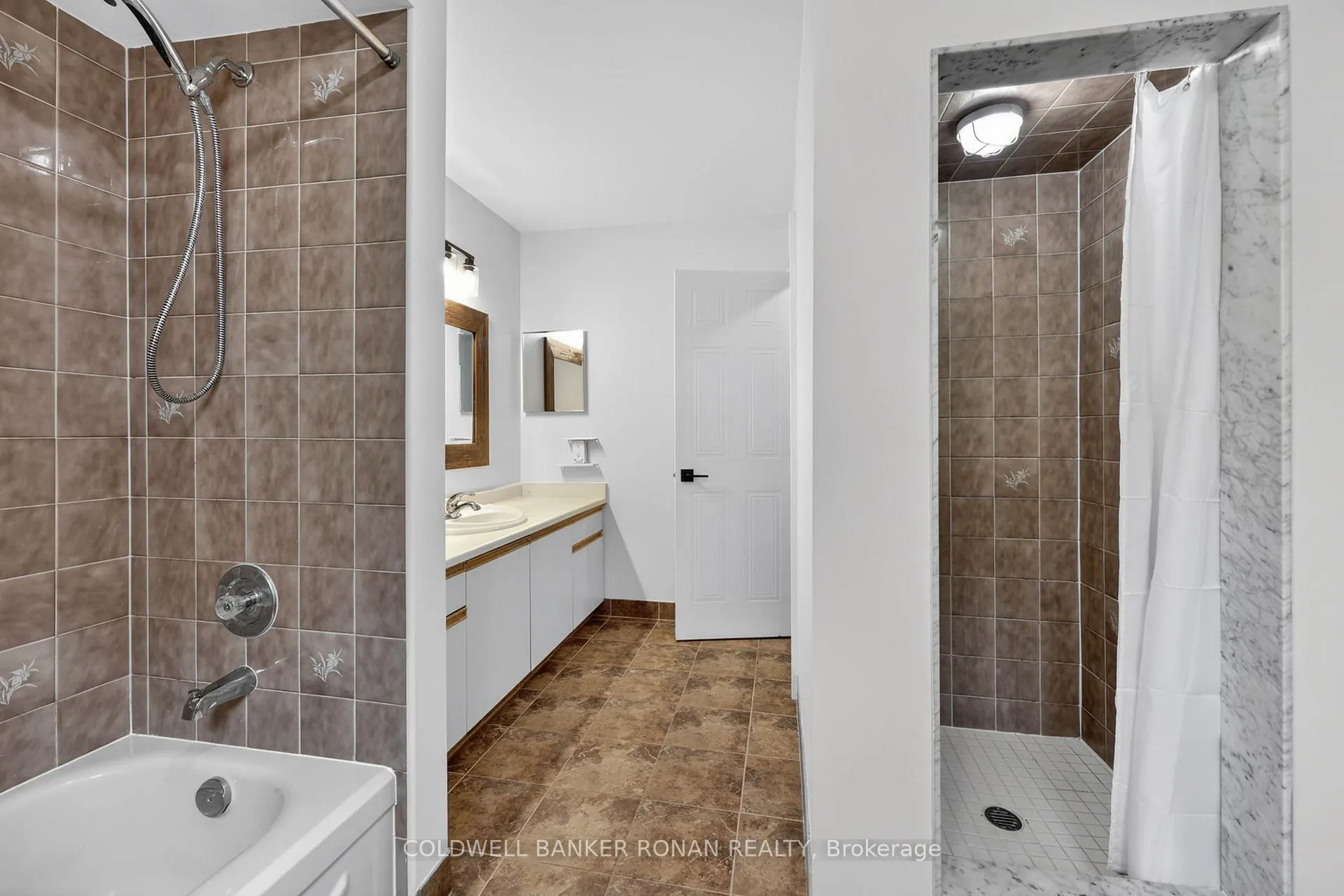 Photo 24 of 41 Wolfe Avenue, New Tecumseth, Tottenham — HOMEH