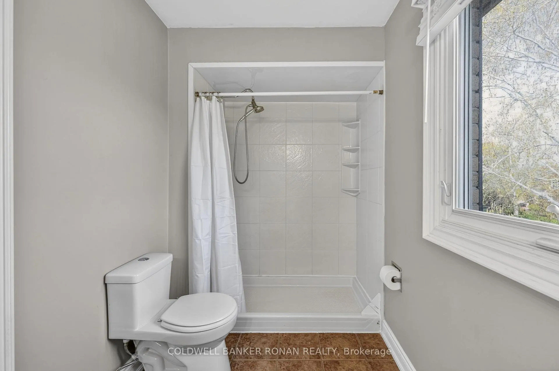 Photo 32 of 41 Wolfe Avenue, New Tecumseth, Tottenham — HOMEH