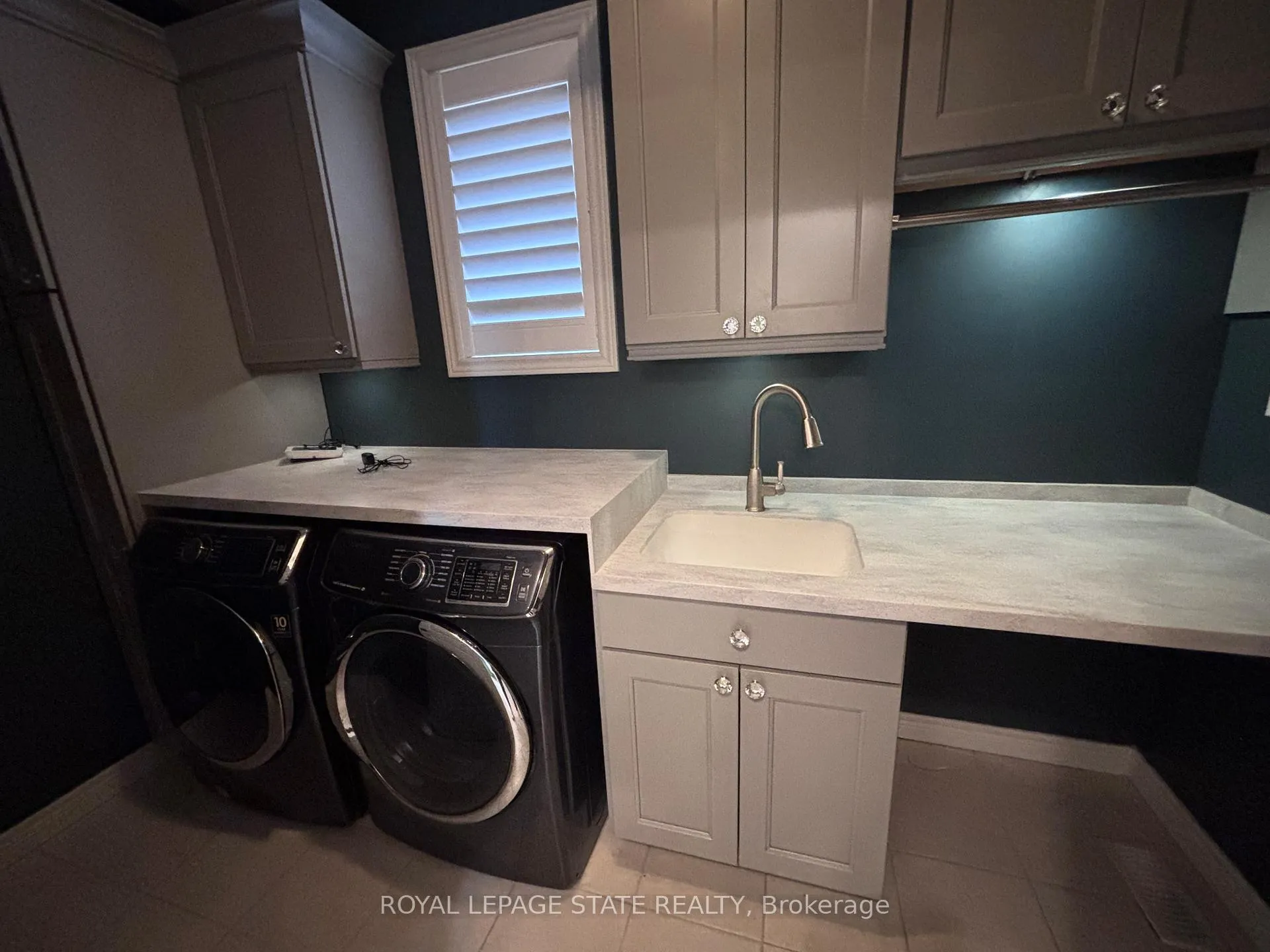Photo 3 of 419 Macintosh Drive, Hamilton, Stoney Creek — HOMEH