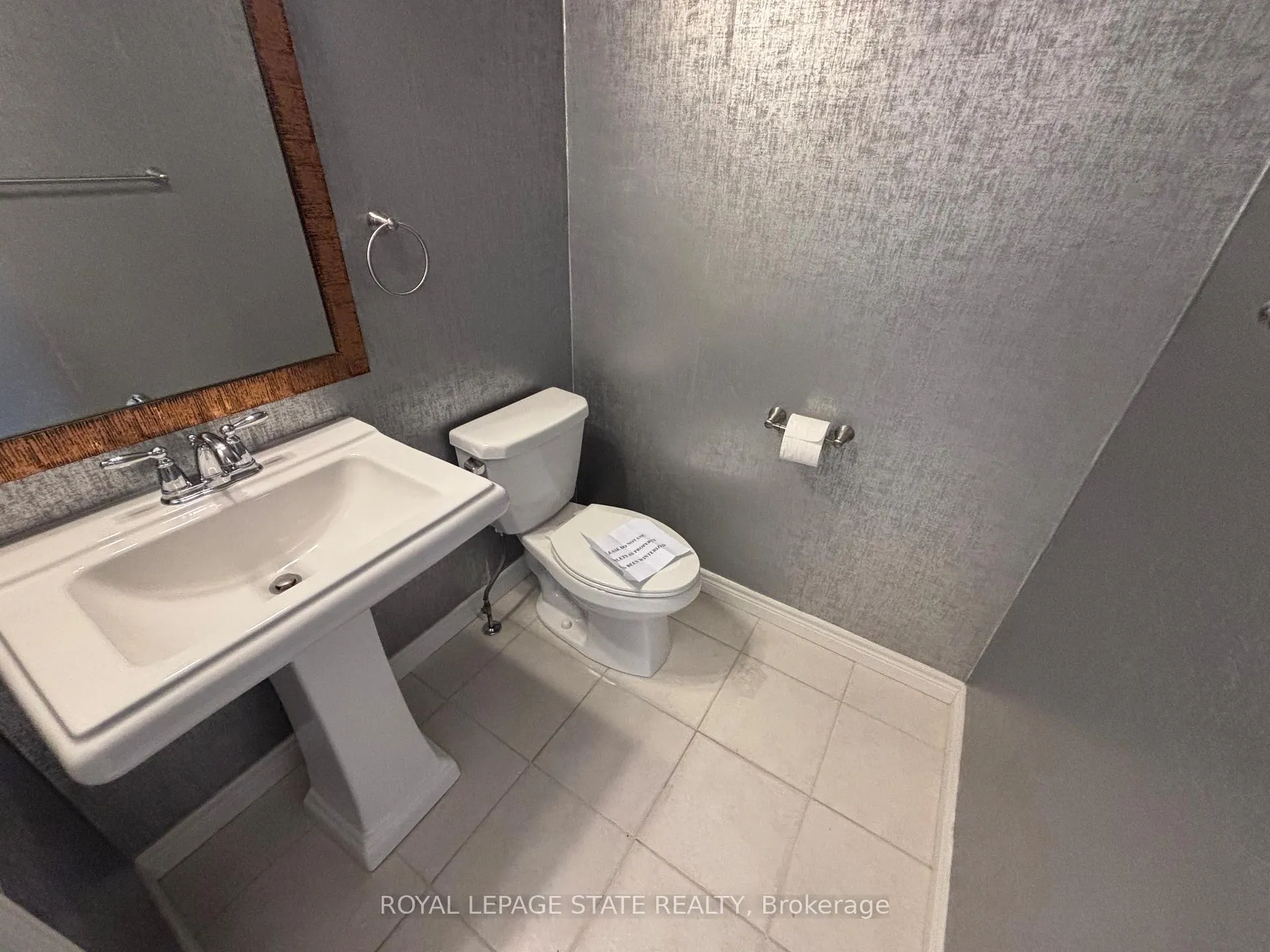 Photo 4 of 419 Macintosh Drive, Hamilton, Stoney Creek — HOMEH