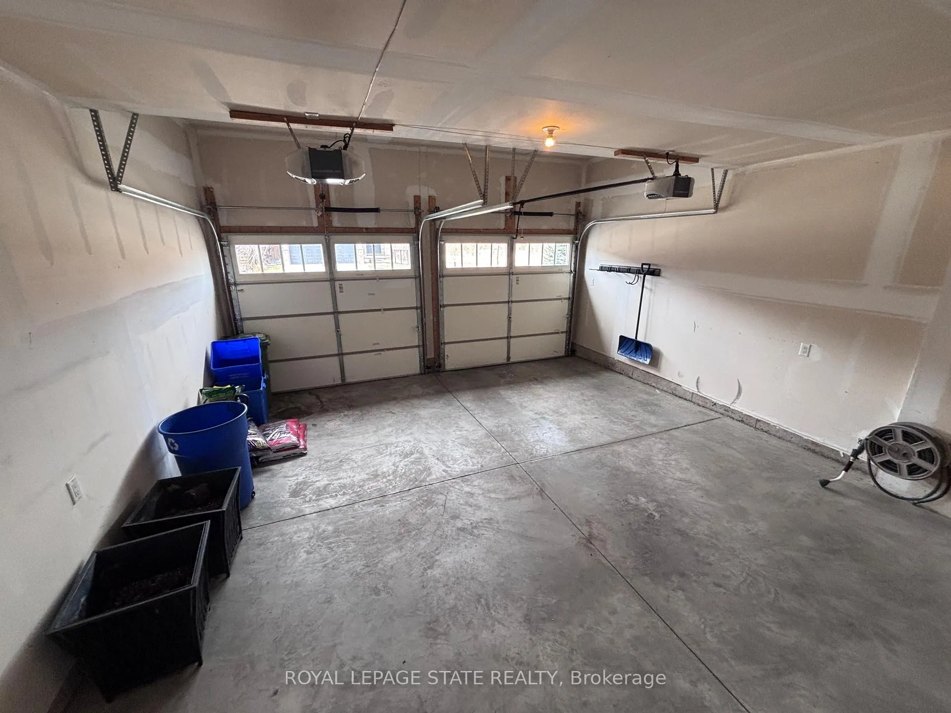 Photo 11 of 419 Macintosh Drive, Hamilton, Stoney Creek — HOMEH