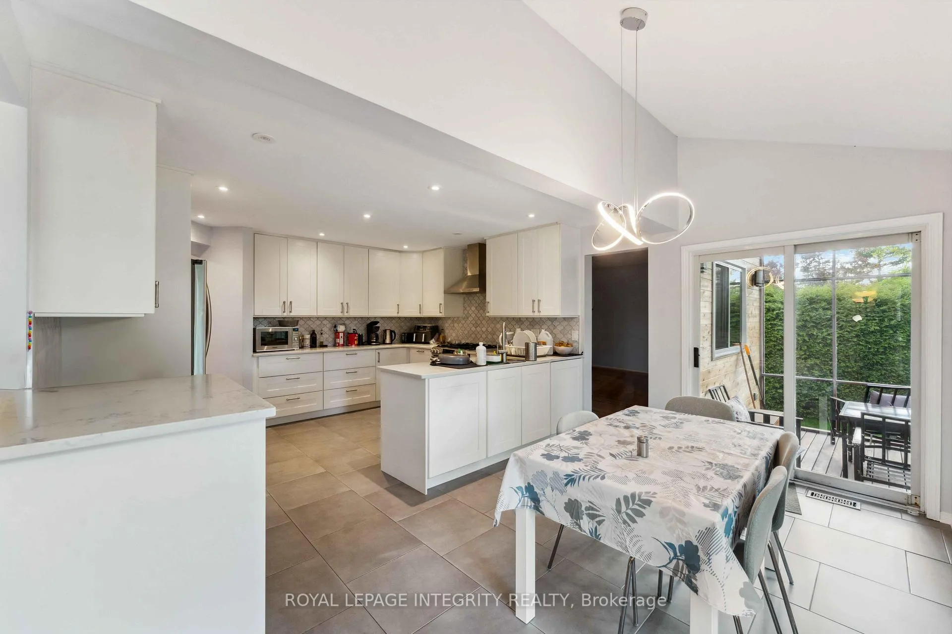 Photo 6 of 48 Depper Place, Ottawa, Hunt Club Park/Greenboro — HOMEH