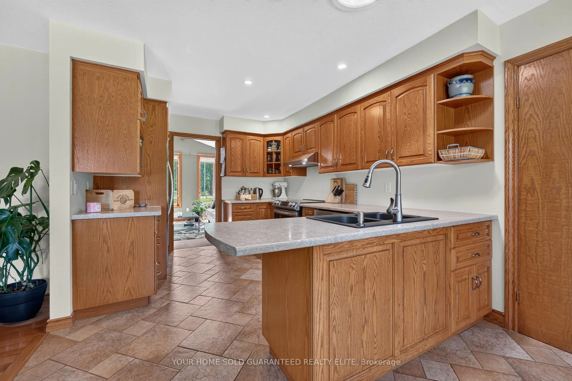 Photo 6 of 398 Mountain Road, Grimsby, Grimsby Escarpment — HOMEH